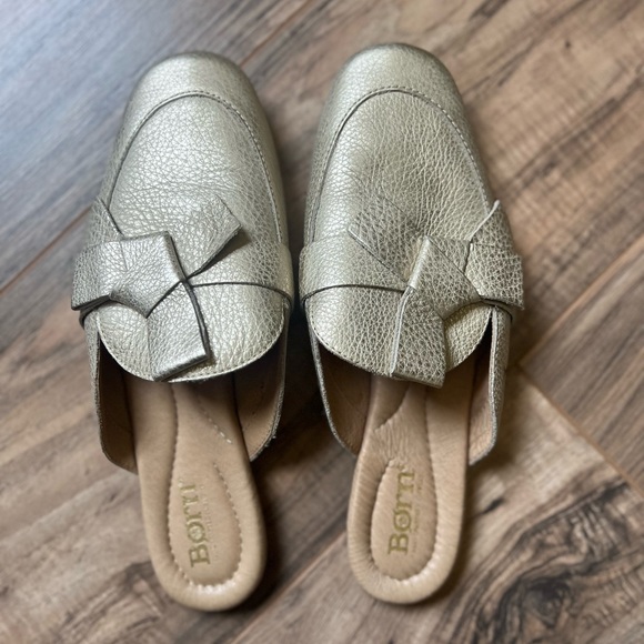 Born ✨Gold✨leather Mule Slip On Flats with Bow Detail Size 7 - Picture 5 of 8